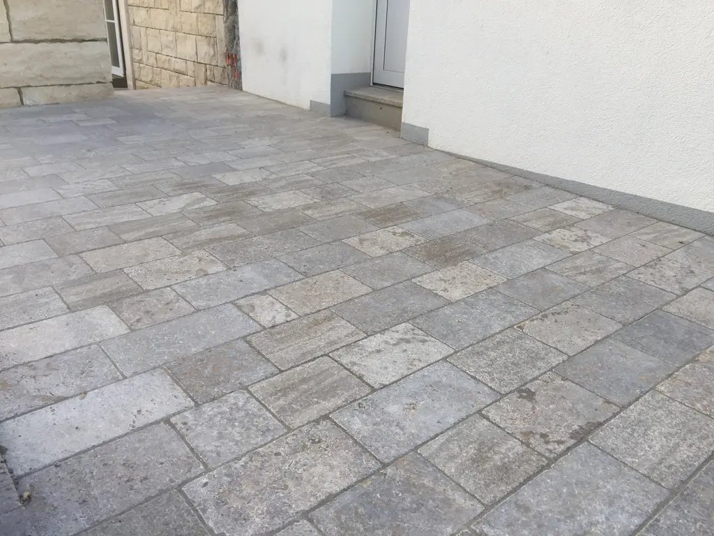 Pflasterplatten - allseits gesägt & antik getrommelt - 1qm