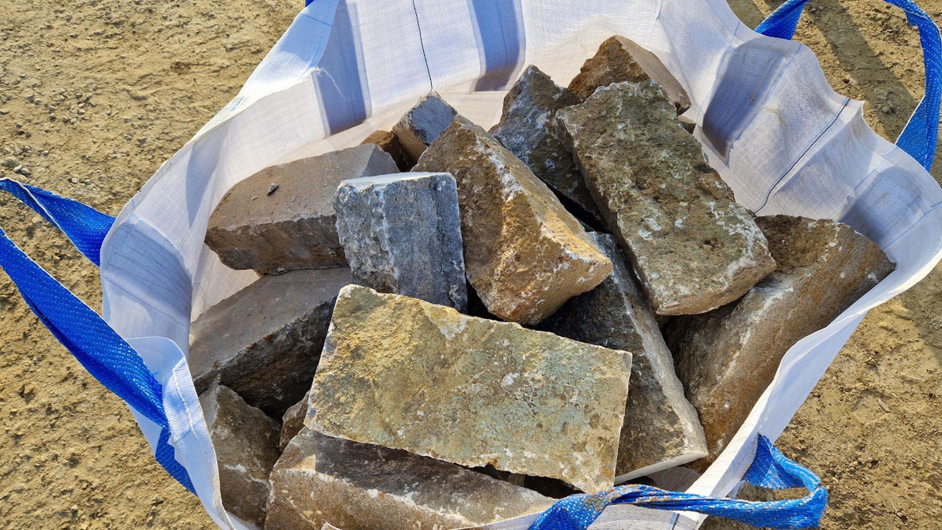 Krustenmauerstein im Big Bag