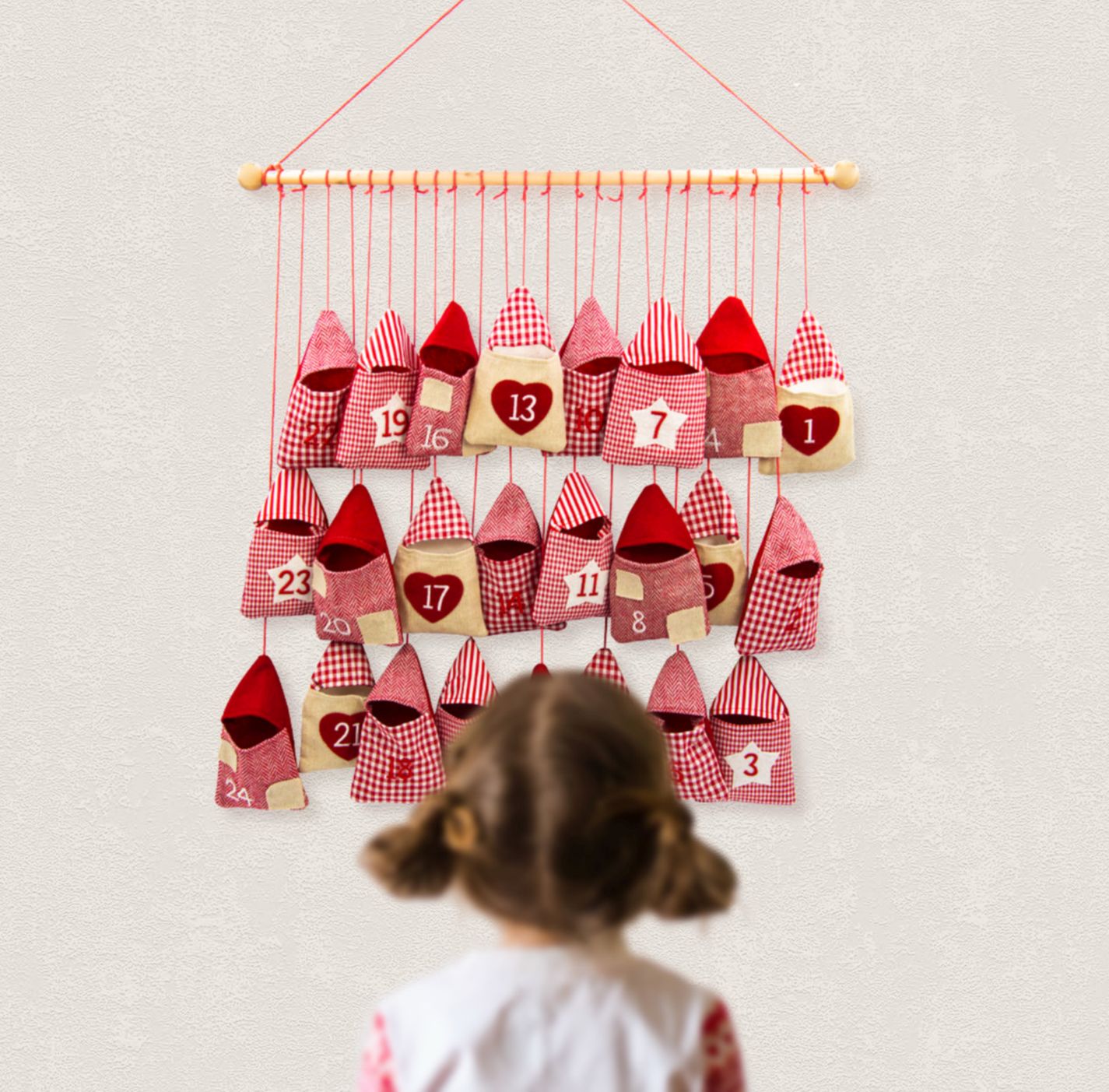 Roter Adventskalender zum Selbstbefüllen