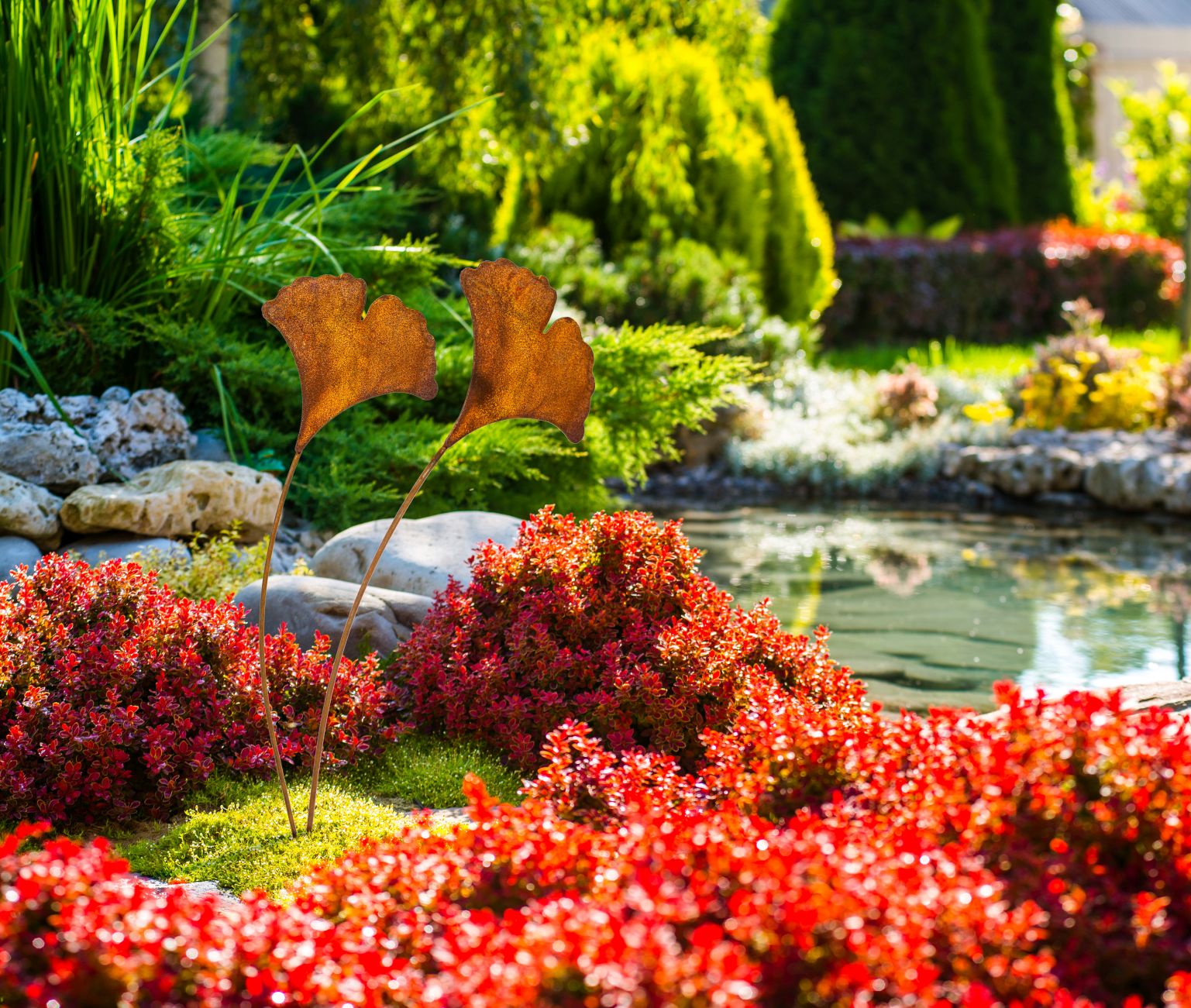 2 kleine Metall Edelrost Gartenstecker Ginko