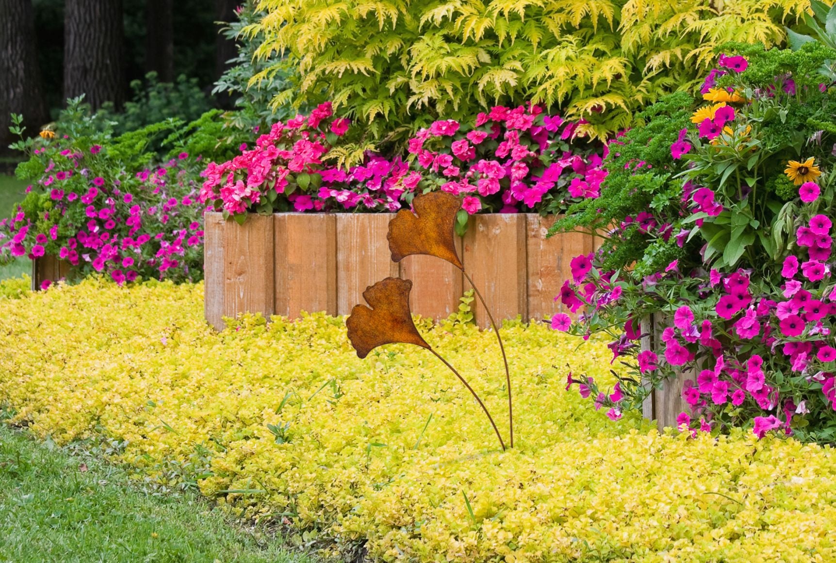 2 kleine Metall Edelrost Gartenstecker Ginko